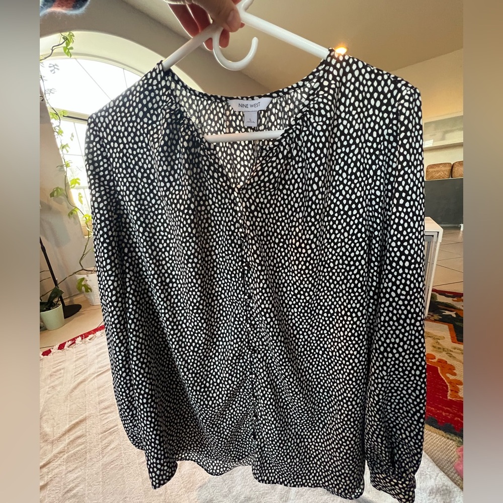 Black and white polka dot Nine West blouse with long sleeves #polkadot